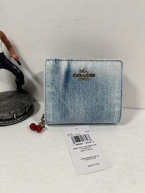 NWT Coach Snap Wallet In Loved Denim With Charm CEC35